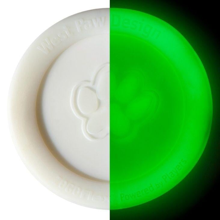 Іграшка-фрісбі для собак West Paw Zisc Glow 17 см (ZG029GLO) - фото 2 Іграшка-фрісбі для собак West Paw Zisc Glow 17 см (ZG029GLO) - фото 2