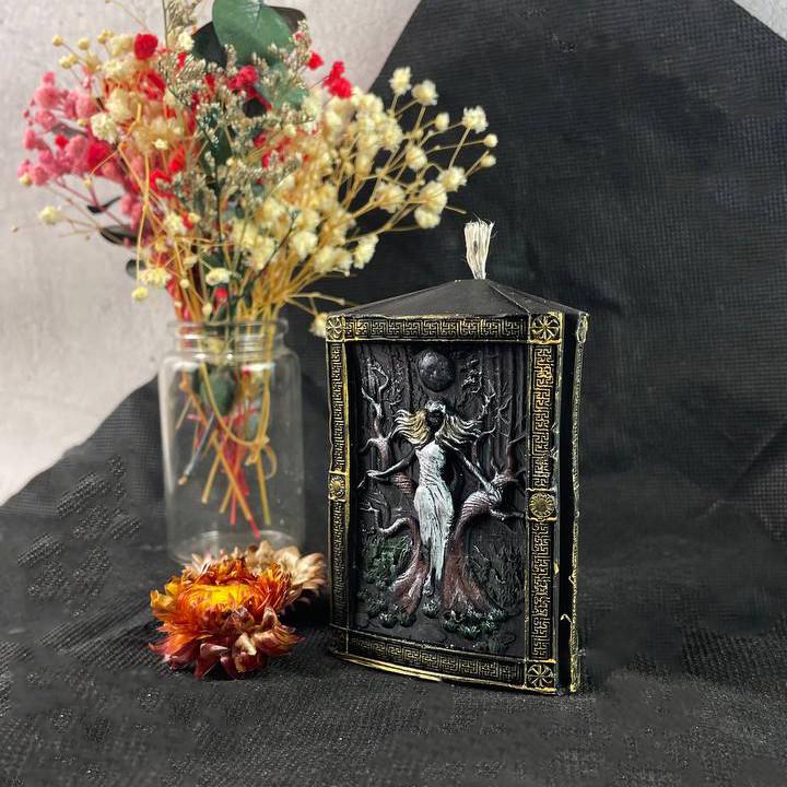 Свеча восковая Богиня Мара Черный