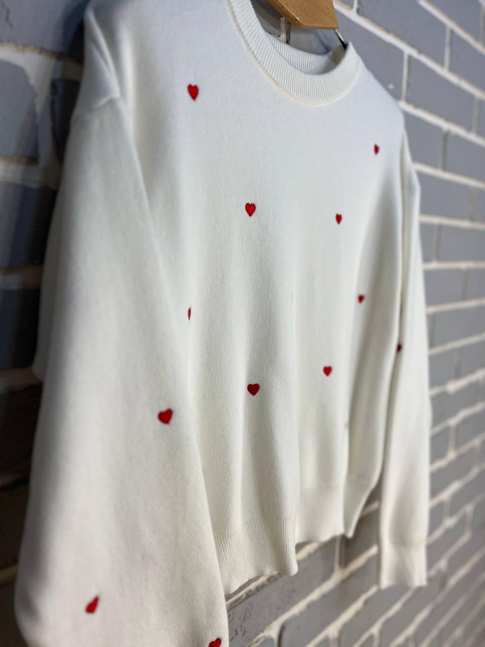 Свитер женский A-N 7075 широкий вышитые сердца OS Белый (2915) - фото 7
