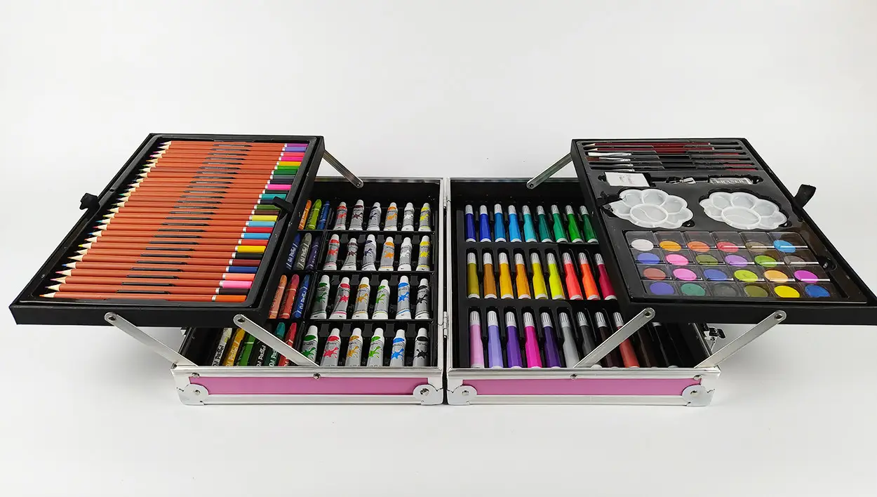 Набор для творчества Little Rainbow на 145 предметов (GIR6) Набор для творчества Little Rainbow на 145 предметов (GIR6)