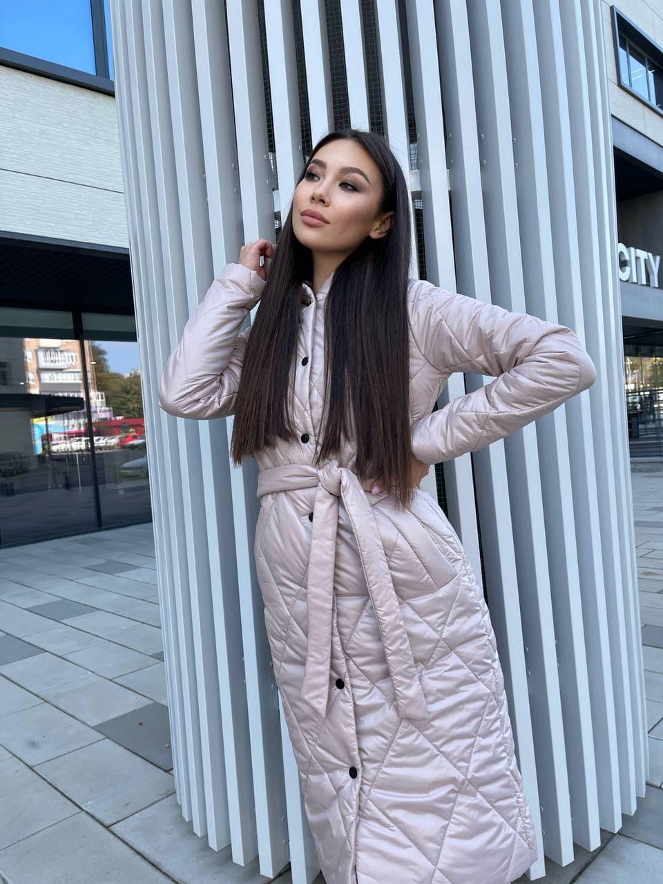 Куртка-пальто жіноча стьобана K&ML 19 з капюшоном M р. 44 Пудровий (9287129) - фото 3 Куртка-пальто жіноча стьобана K&ML 19 з капюшоном M р. 44 Пудровий (9287129) - фото 3