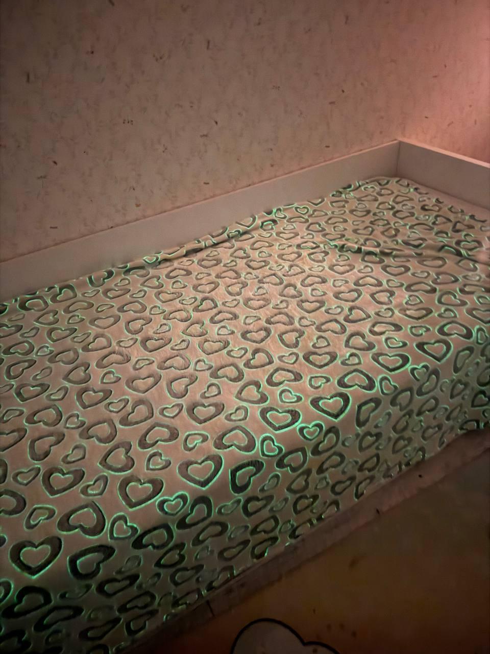 Плед-покрывало светящегося в темноте Сердца 150х200 см Серый (П4К-am-pled-svet-0010-2) Плед-покрывало светящегося в темноте Сердца 150х200 см Серый (П4К-am-pled-svet-0010-2)