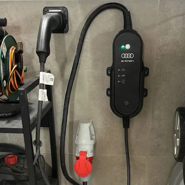 Кріплення на стіну для зарядного пристрою електромобіля Audi E-tron (29558049) - фото 3