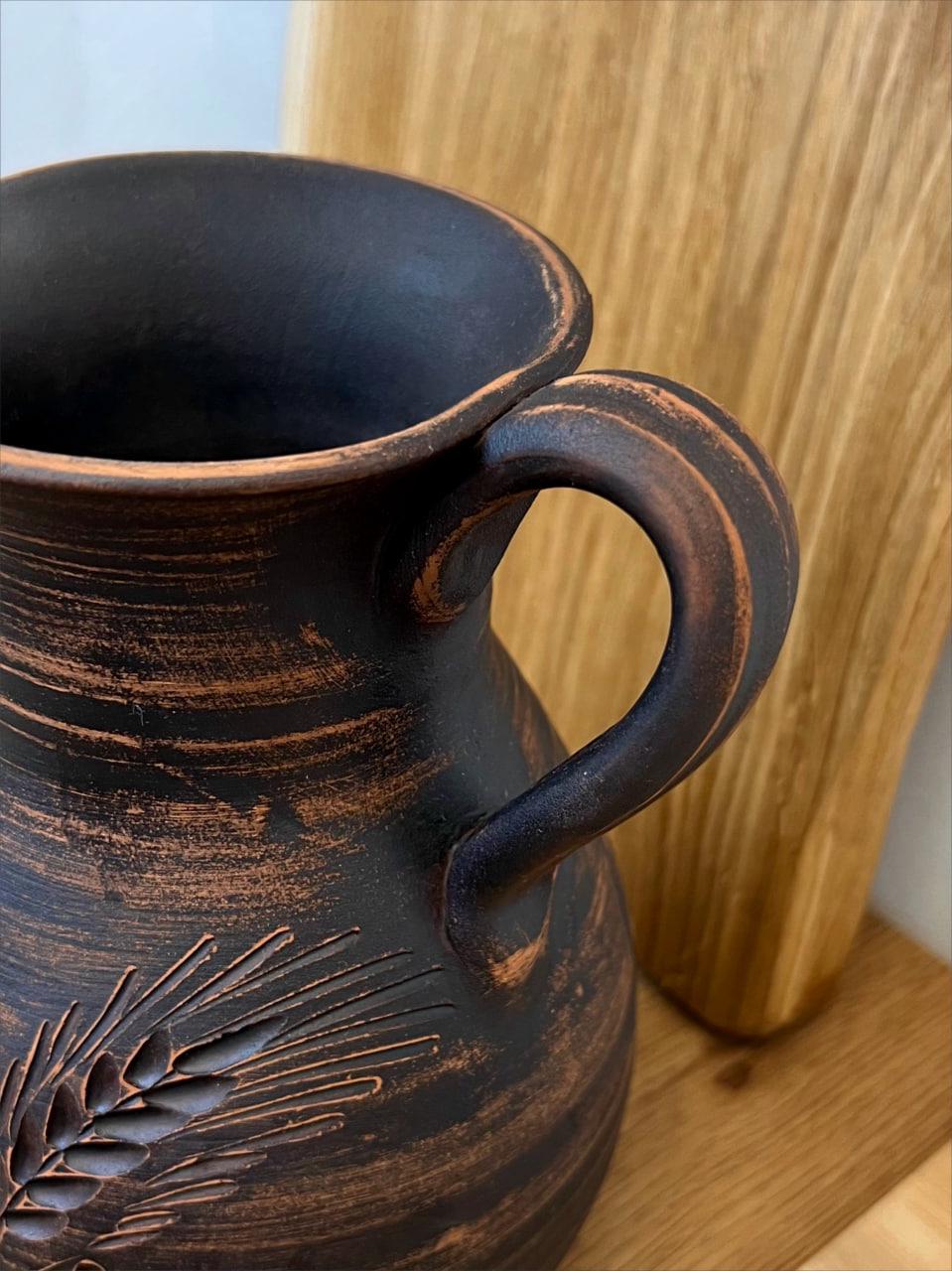 Глек керамічний глиняний різьблений з ручкою колосок 2 л (3002-13) - фото 7 Глек керамічний глиняний різьблений з ручкою колосок 2 л (3002-13) - фото 7