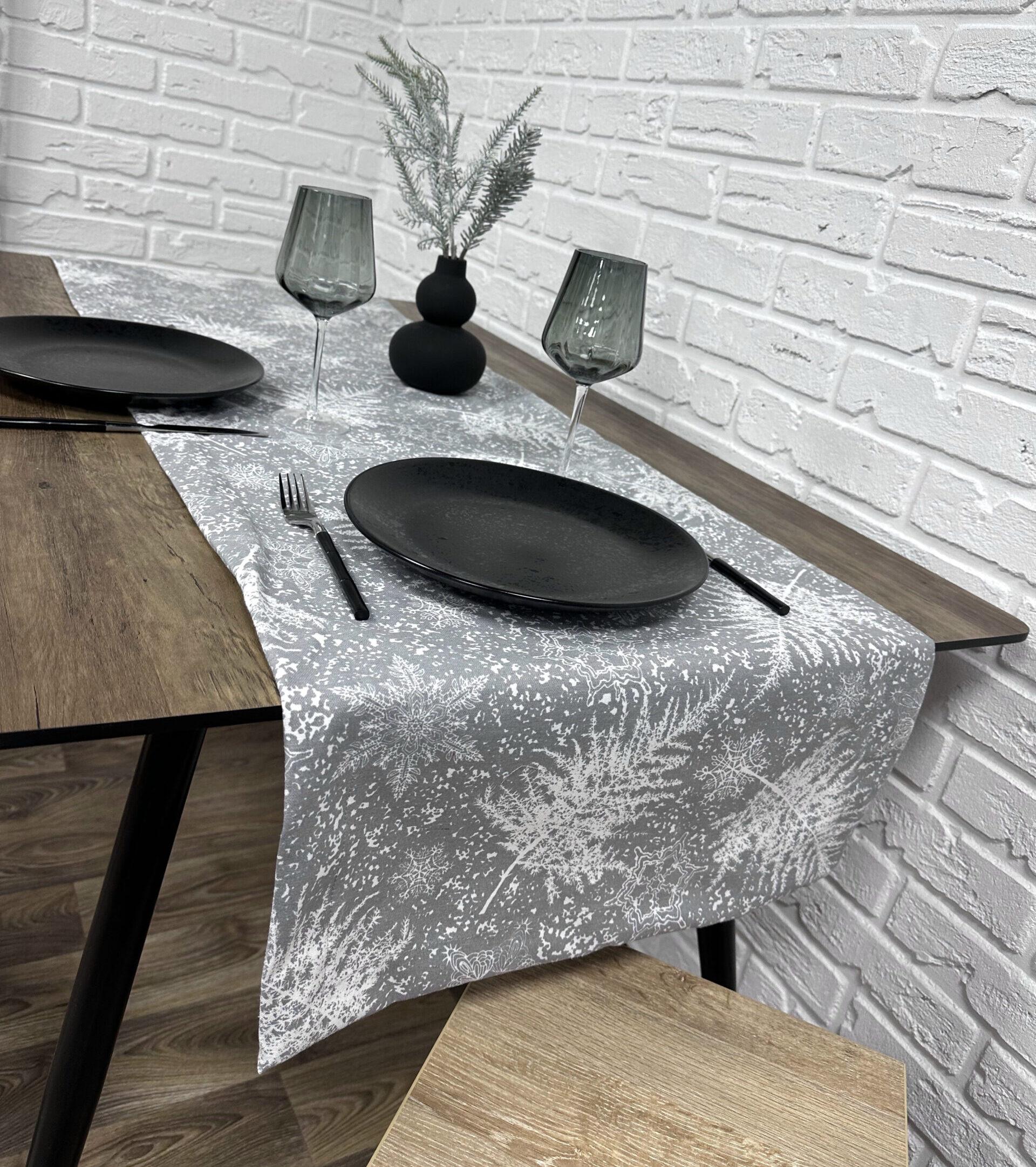 Дорожка на стол Comfort Home X-mas frost новогодняя водоотталкивающая с тефлоновым покрытием 140x40 см