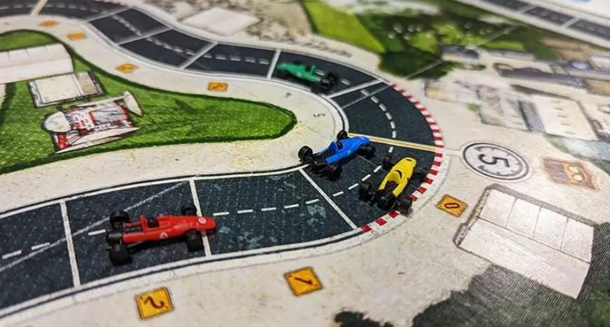 Настольная игра Турбо: Жара на треке (LOB2301UA) - фото 5 Настольная игра Турбо: Жара на треке (LOB2301UA) - фото 5