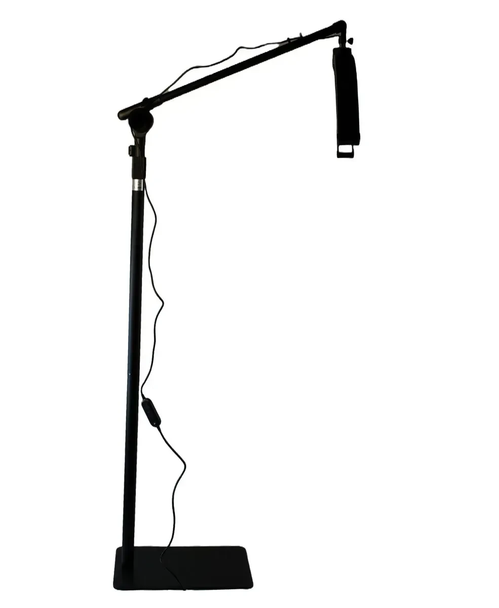 Лампа бестеневая напольная LED на штативе F-700B 31 Вт Черный Лампа бестеневая напольная LED на штативе F-700B 31 Вт Черный