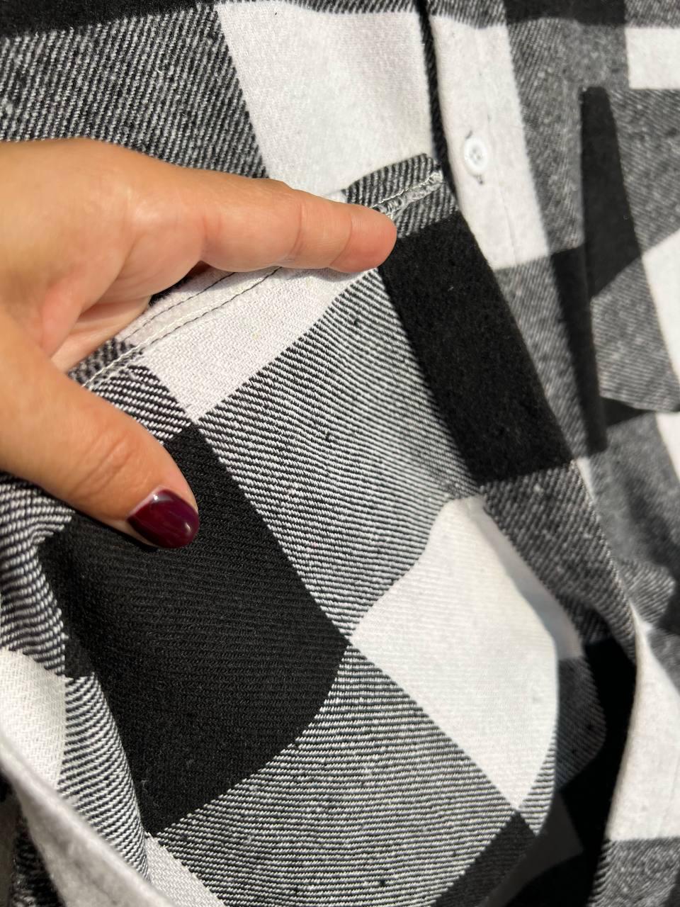 Сорочка жіноча Baoyu 221 картата оверсайз в клітинку тепла байкова кишеня OS Чорний (2764) - фото 2 Сорочка жіноча Baoyu 221 картата оверсайз в клітинку тепла байкова кишеня OS Чорний (2764) - фото 2