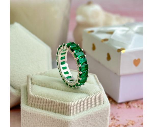 Кольцо с фианитами бриллиантовой огранки Дорожка к сердцу Зеленый