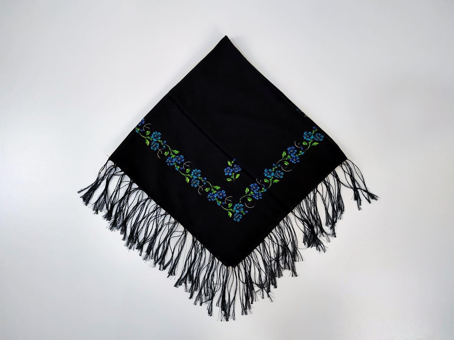Платок с тороками Нить традиций 80x80 см Черный с голубым (30314564)