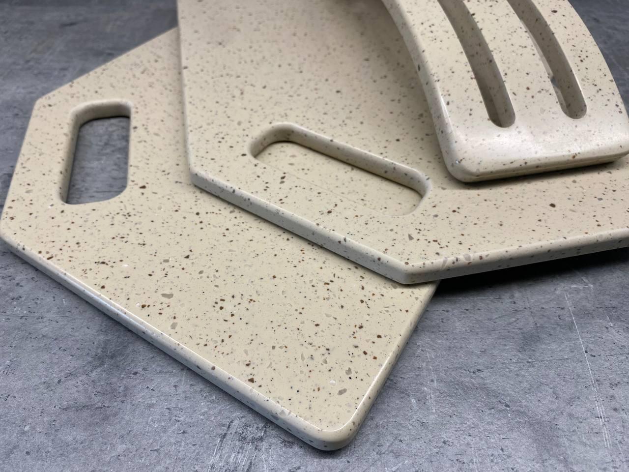 Набір дощок кухонних Ivory Essence із штучного каменю на підставці 2 шт. (234) - фото 2 Набір дощок кухонних Ivory Essence із штучного каменю на підставці 2 шт. (234) - фото 2