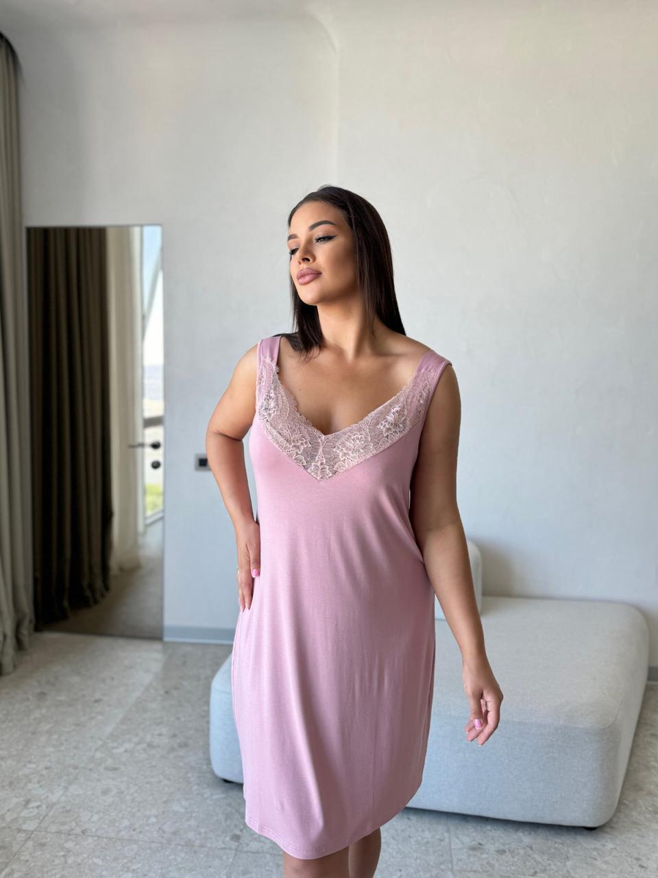 Ночная рубашка женская Julia Ulich на широкой бретели с кружевом батальная XXL Пудровый (С14)