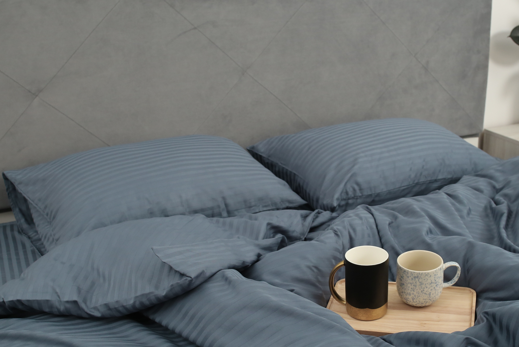 Комплект постельного белья семейный Amore graphite3916 страйп-сатин Графитовый (KPB-As-STLux-graphite3916 70x70_) - фото 4 Комплект постельного белья семейный Amore graphite3916 страйп-сатин Графитовый (KPB-As-STLux-graphite3916 70x70_) - фото 4