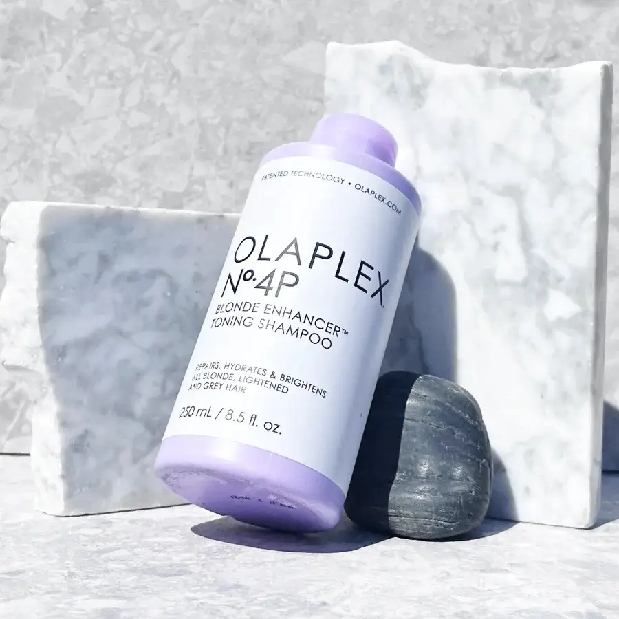 Шампунь тонувальний Olaplex No4P Магія блонду Blonde Enhancer Toning Shampoo з фіолетовим пігментом 250 мл - фото 1