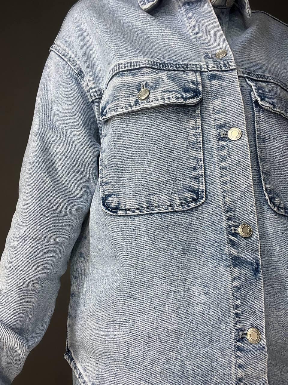 Сорочка жіноча джинсова DNL 510 оверсайз вільний крій накладені кишені на ґудзиках L Блакитний (3940) - фото 5