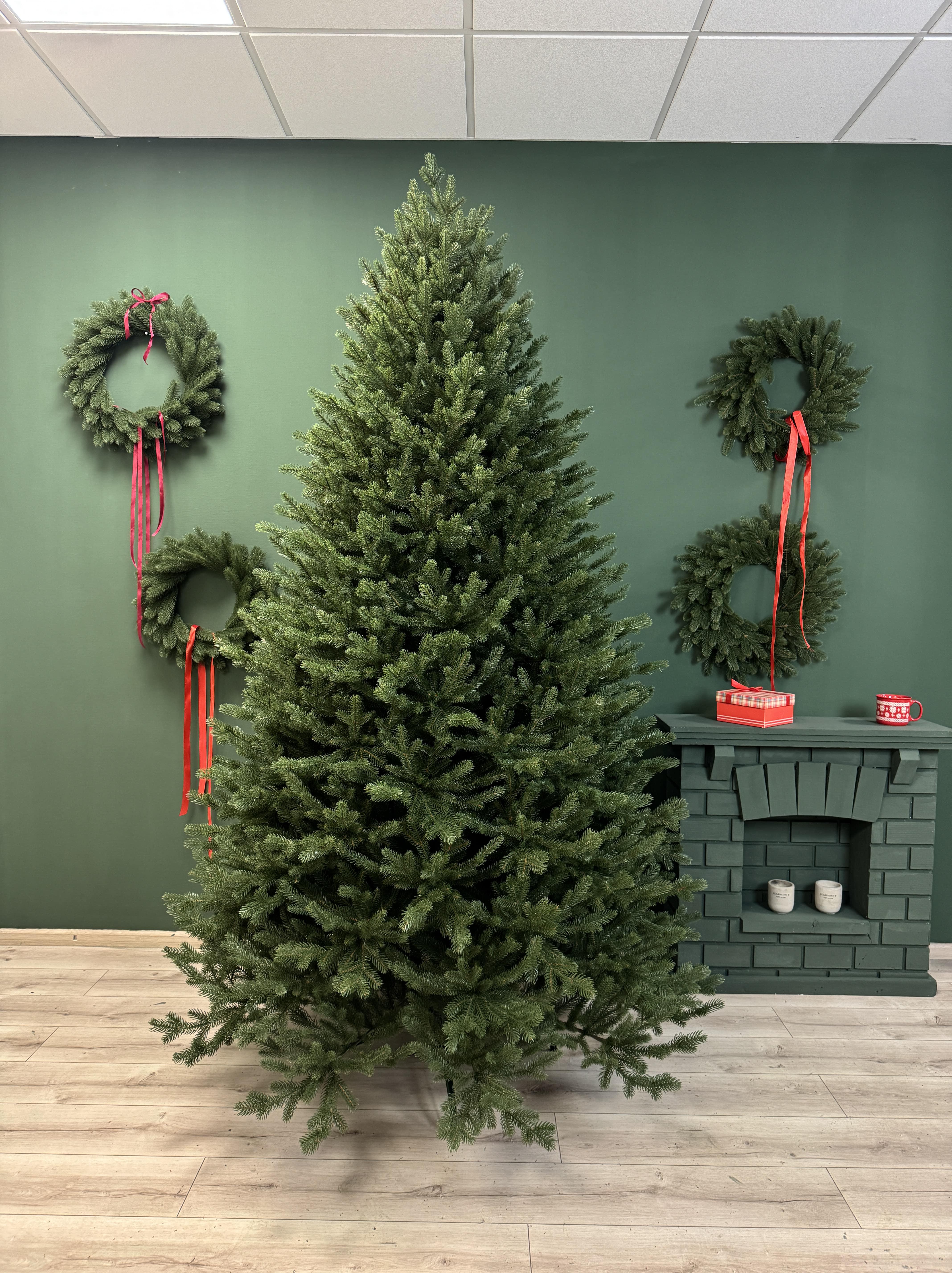 Искусственная елка Белмонт литая 1,9 м с металлической подставкой Зеленый (YA67893703)