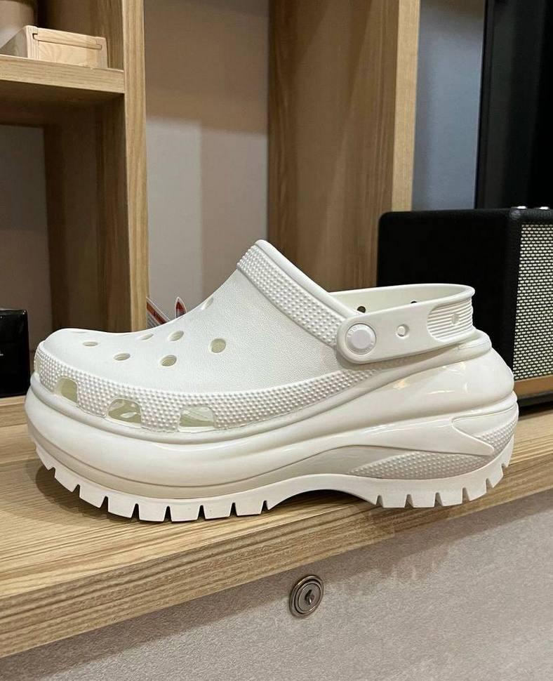 Сабо жіночі Crocs Mega Crush Clog р. 36-37 Білий (10914) - фото 3