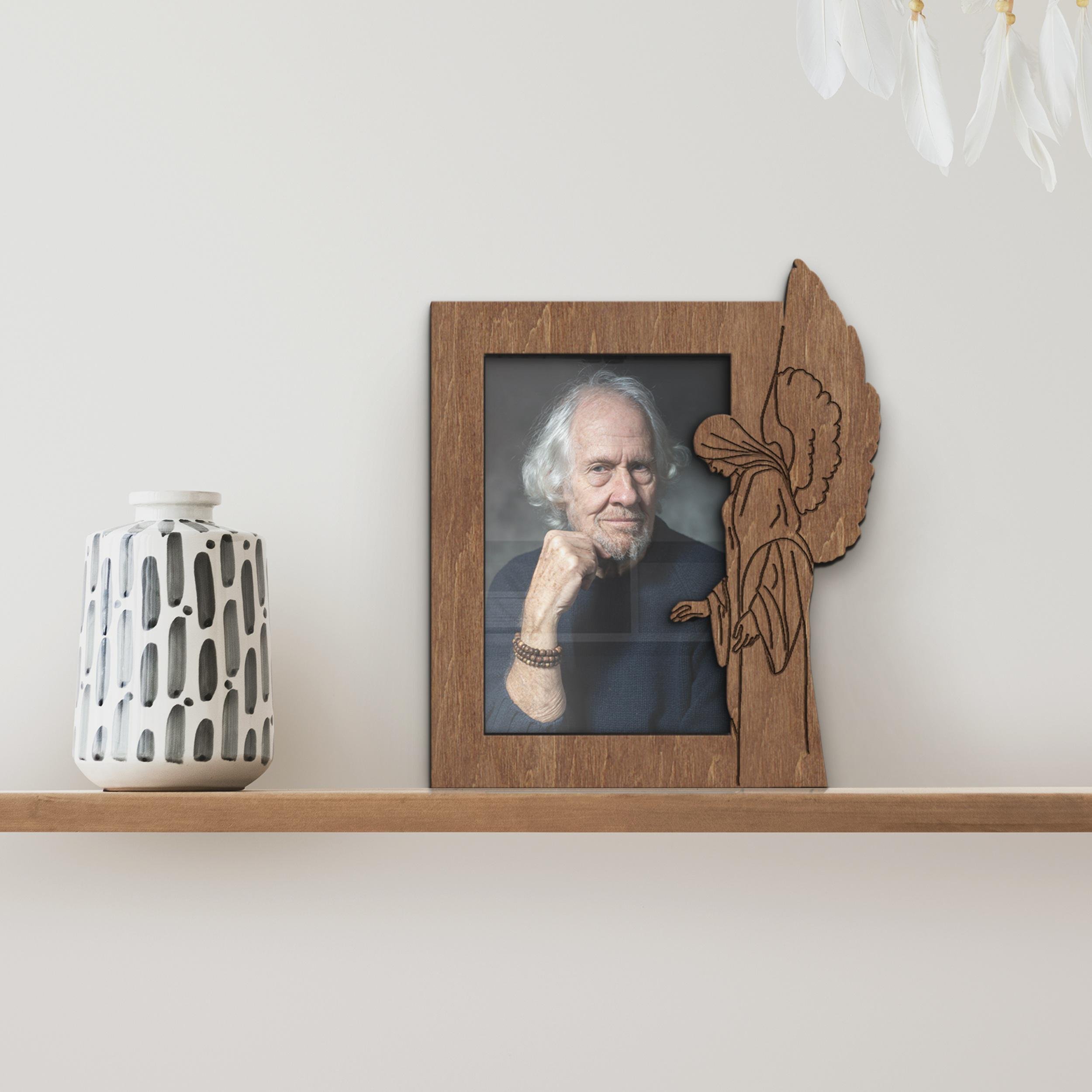 Фоторамка меморіальна The Frame Depot з гравіюванням ангела Коричневий (memorial_4x6_frame-2) - фото 2 Фоторамка меморіальна The Frame Depot з гравіюванням ангела Коричневий (memorial_4x6_frame-2) - фото 2