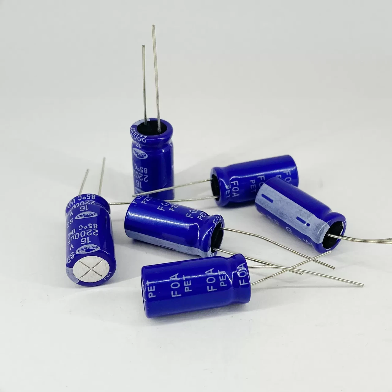 Електролітичні конденсатори Samwha 2200 мкф 16V 13x20 мм 85 °C (2193873662)