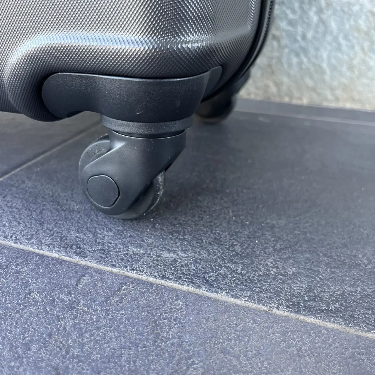 Чемодан дорожный Bloom 1507 М 63 л Графитовый - фото 5