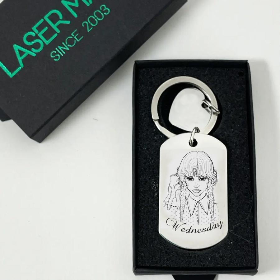 Брелок для подруги в форме жетона с гравировкой "Венздей" с подвеской (Б18005) Брелок для подруги в форме жетона с гравировкой "Венздей" с подвеской (Б18005)