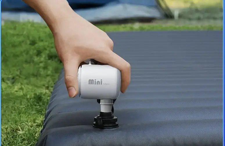 Насос автомобильный BASEUS PocketGo Portable Air Pump со встроенным фонариком - фото 3