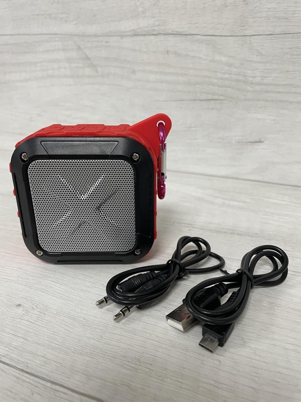 Колонка с солнечной батареей Luxis BTS-365 Red (02925)