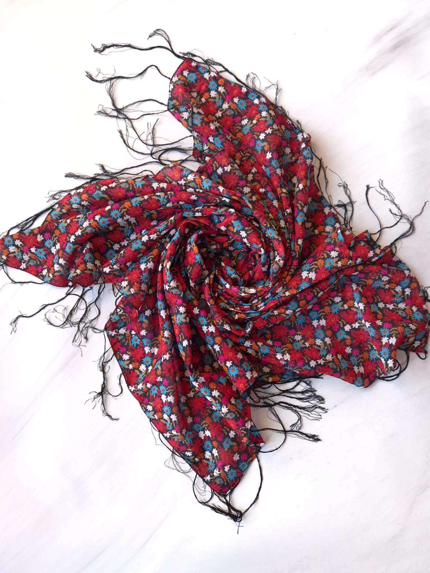 Шаль женская Цветы с кистями весна-осень 96х96 см Бордовый (14110) Шаль женская Цветы с кистями весна-осень 96х96 см Бордовый (14110)