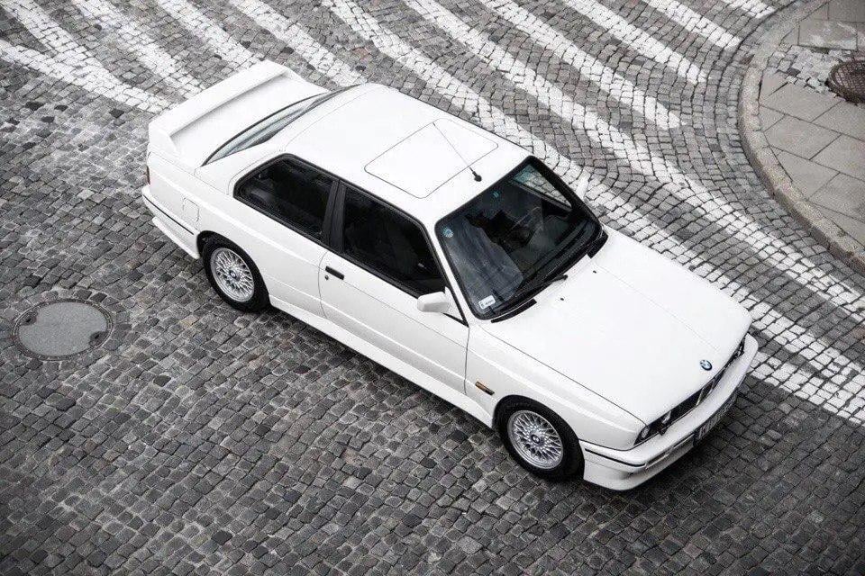 Модель автомобіля BMW M3 E30 1987 1:43 Білий (2009) - фото 9