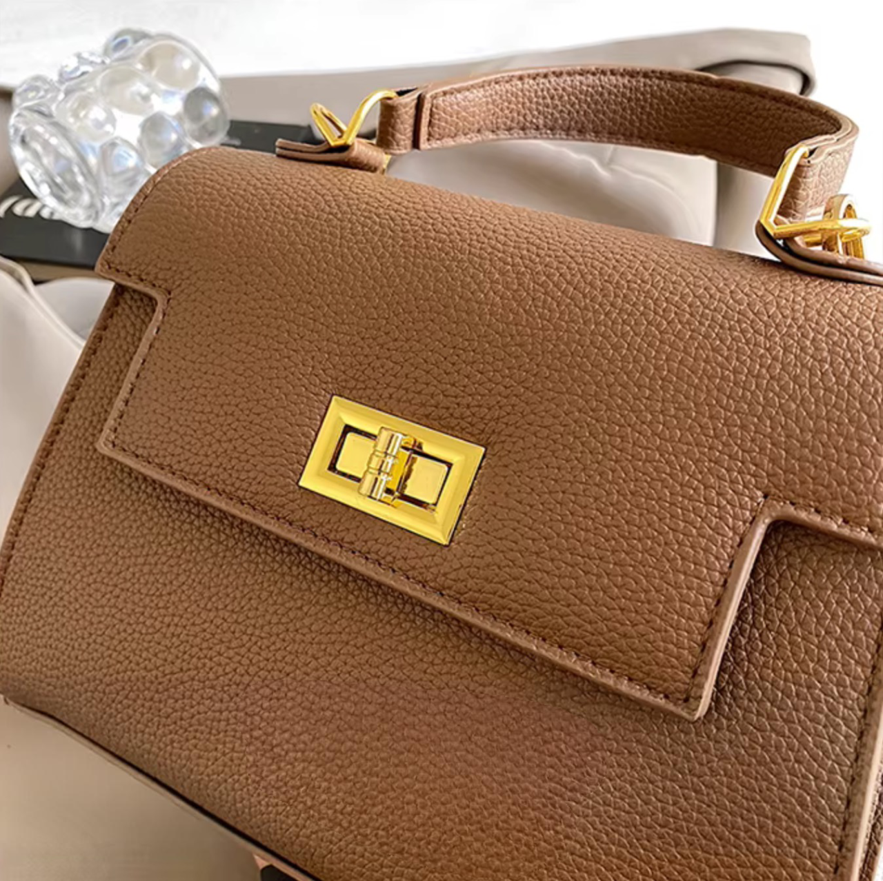 Жіноча сумка Lorian з плечовим ременем в комплекті та однією короткою ручкою Кавовий (LR 2213 COFFEE) - фото 6 Жіноча сумка Lorian з плечовим ременем в комплекті та однією короткою ручкою Кавовий (LR 2213 COFFEE) - фото 6