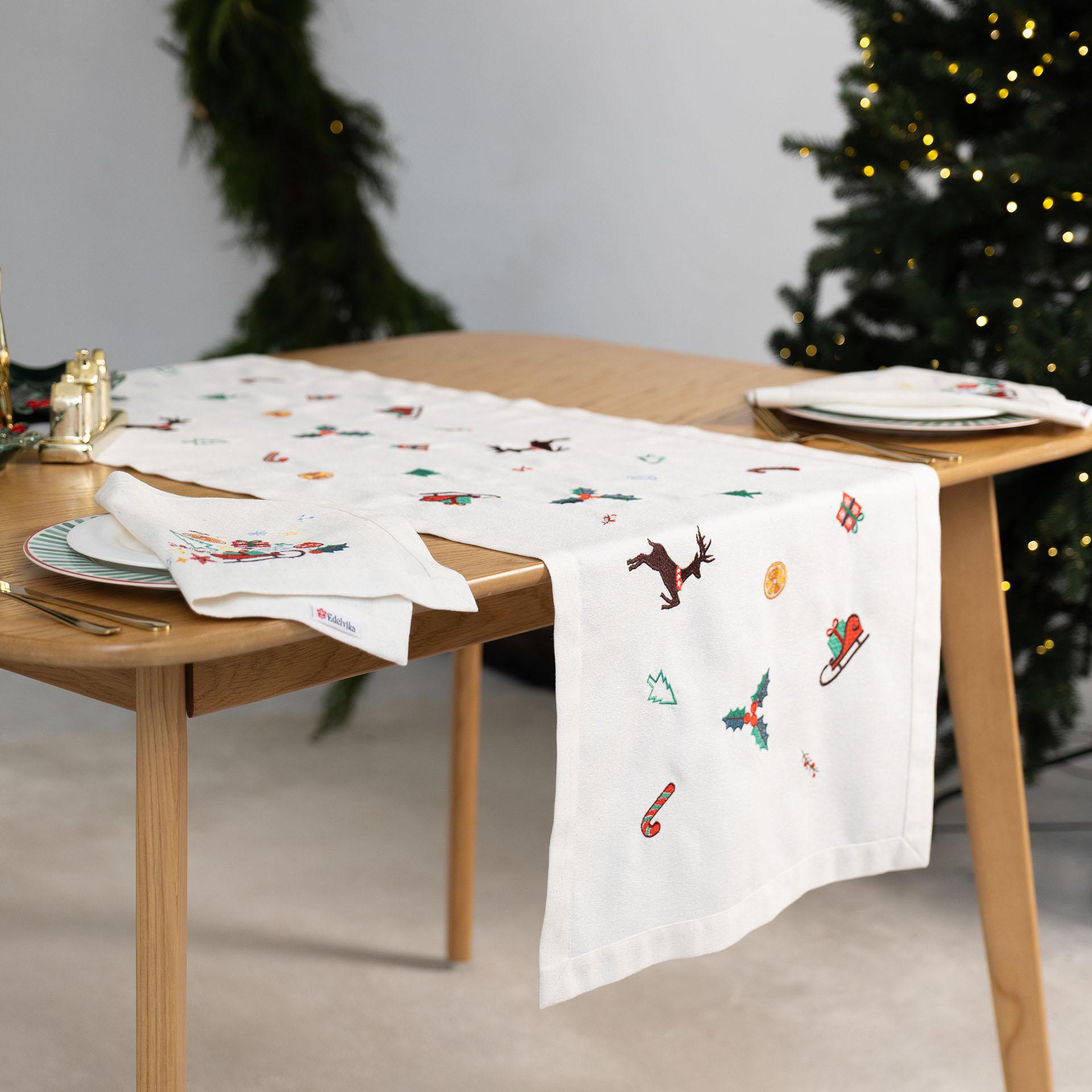 Доріжка на стіл новорічна Едельвіка Різдвяна мелодія 1,5х0,5 м (554-25/00) - фото 1 Доріжка на стіл новорічна Едельвіка Різдвяна мелодія 1,5х0,5 м (554-25/00) - фото 1
