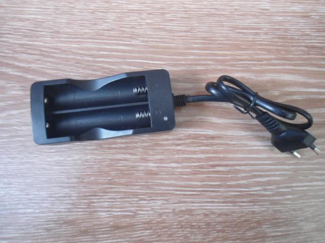 Зарядний пристрій від мережі для аккумуляторів 2х18650 4,2V Чорний - фото 2