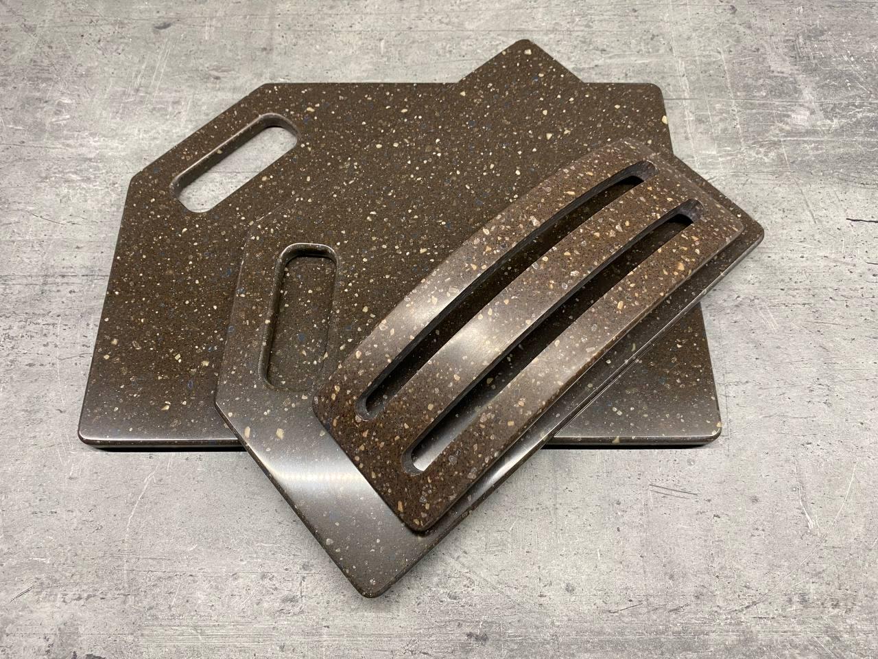 Набір дощок кухонних Cacao Umber із штучного каменю на підставці 2 шт. (212) - фото 3 Набір дощок кухонних Cacao Umber із штучного каменю на підставці 2 шт. (212) - фото 3