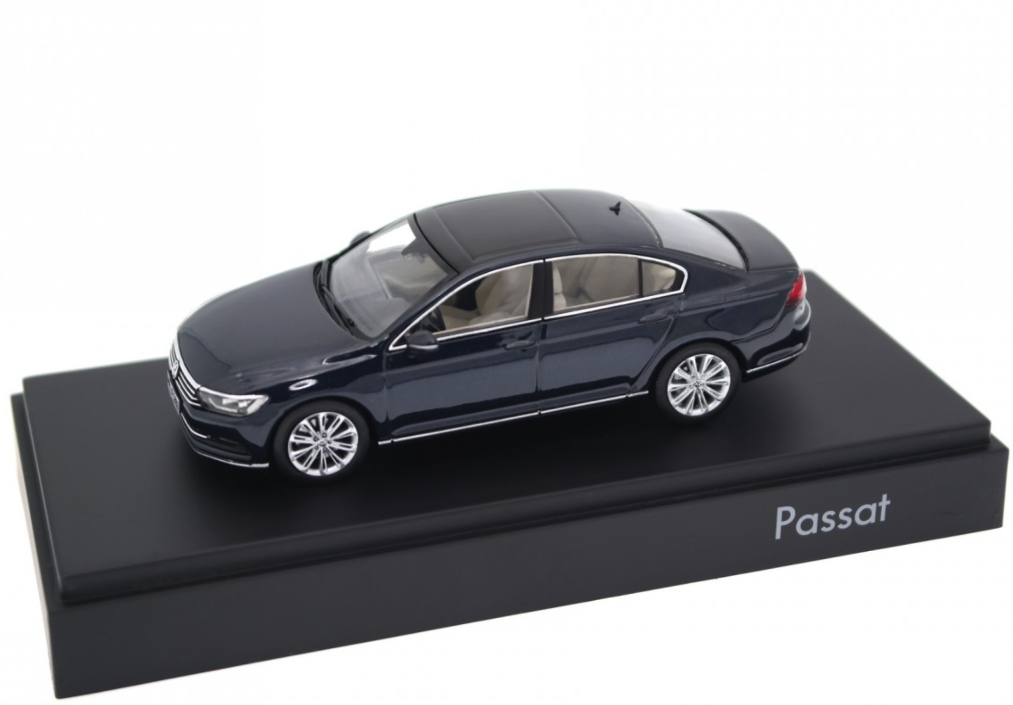 Модель автомобіля 1:43 Volkswagen Passat B8 Saloon Night Blue Metallic (3G5099300F5F) - фото 1