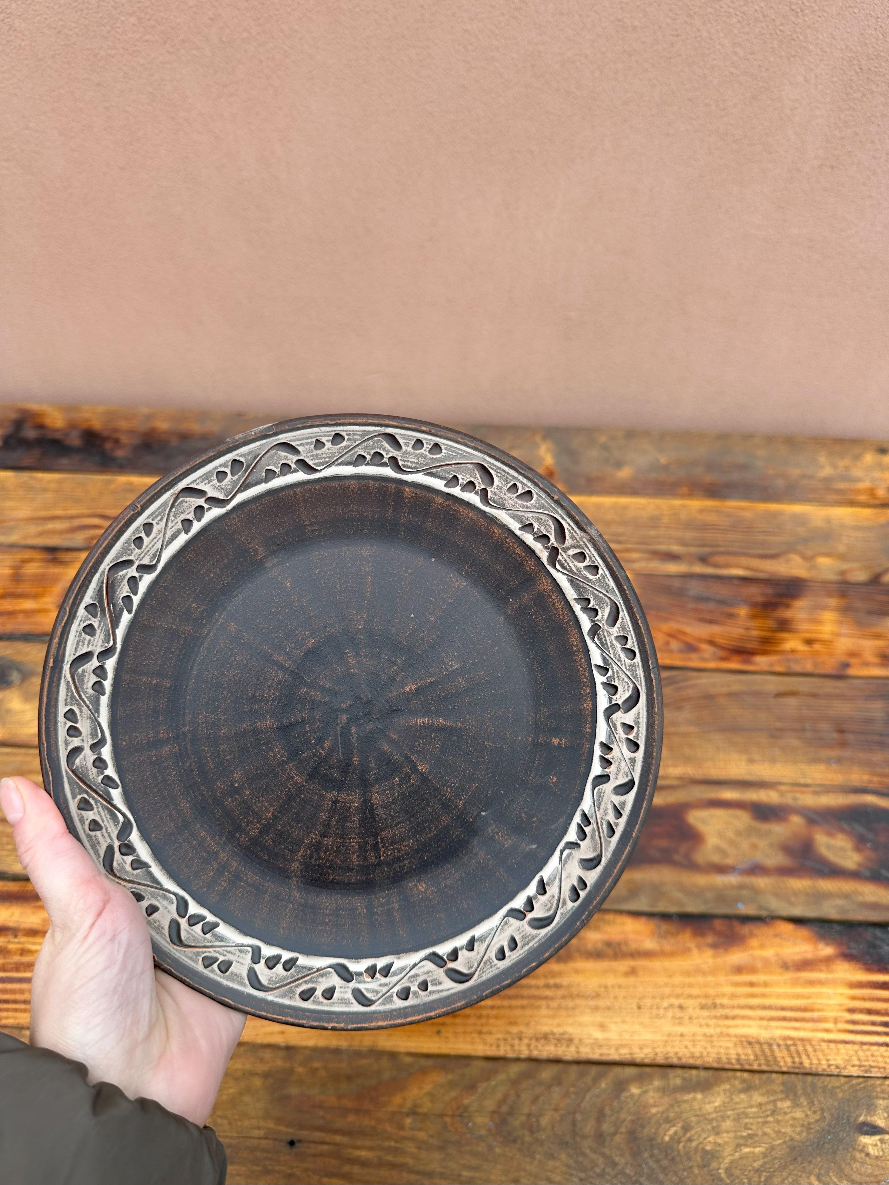 Тарілка із червоної глини ангоб 21 см - фото 2