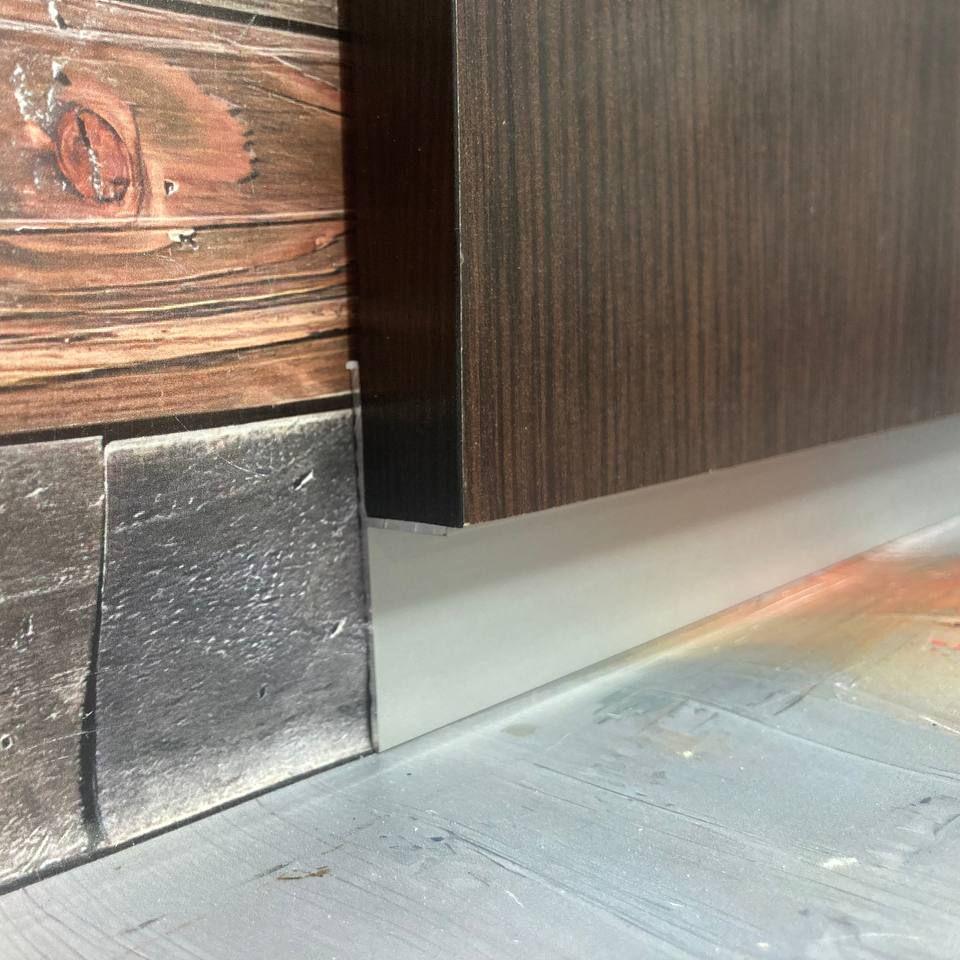 Плинтус универсальный встроенный под гипсокартон Профиль Центр Best Deal 2У/30х20 мм 2,5 м Серебристый (5БД2У3020251) - фото 2 Плинтус универсальный встроенный под гипсокартон Профиль Центр Best Deal 2У/30х20 мм 2,5 м Серебристый (5БД2У3020251) - фото 2