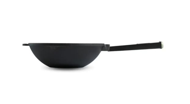 Сковорода чугунная Brizoll WOK с деревянной ручкой и стеклянной крышкой 2,2 л Black (W24HP1-6) - фото 4 Сковорода чугунная Brizoll WOK с деревянной ручкой и стеклянной крышкой 2,2 л Black (W24HP1-6) - фото 4