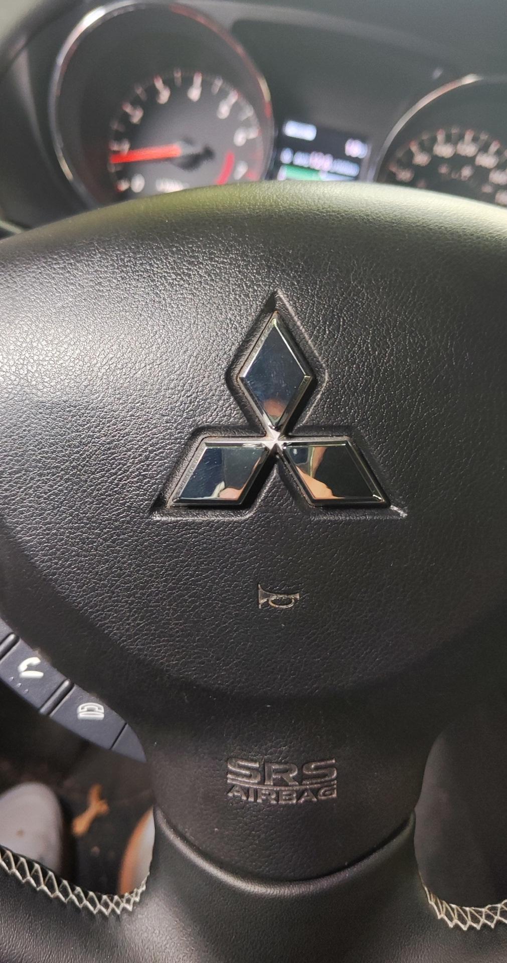 Логотип на кермо Mitsubishi Outlander XL/Lancer X Хром (27503978) - фото 5 Логотип на кермо Mitsubishi Outlander XL/Lancer X Хром (27503978) - фото 5