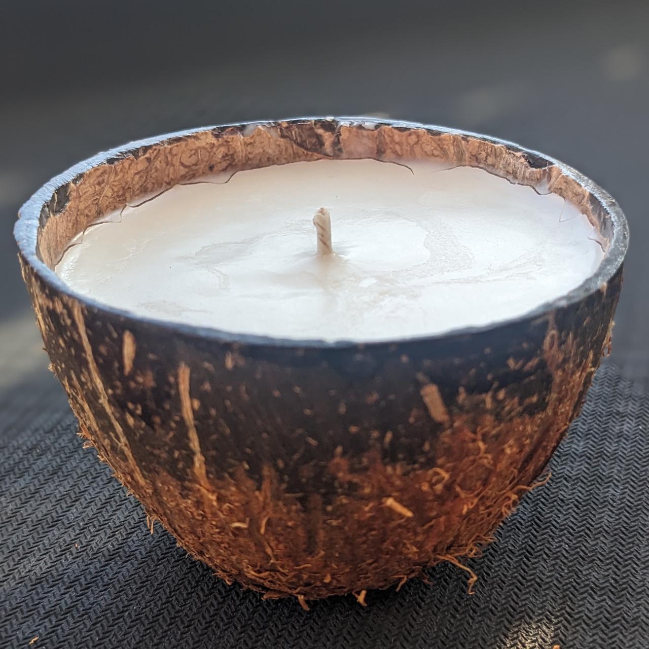 Свеча натуральная из соевого воска в кокосовой скорлупе (2489542052)