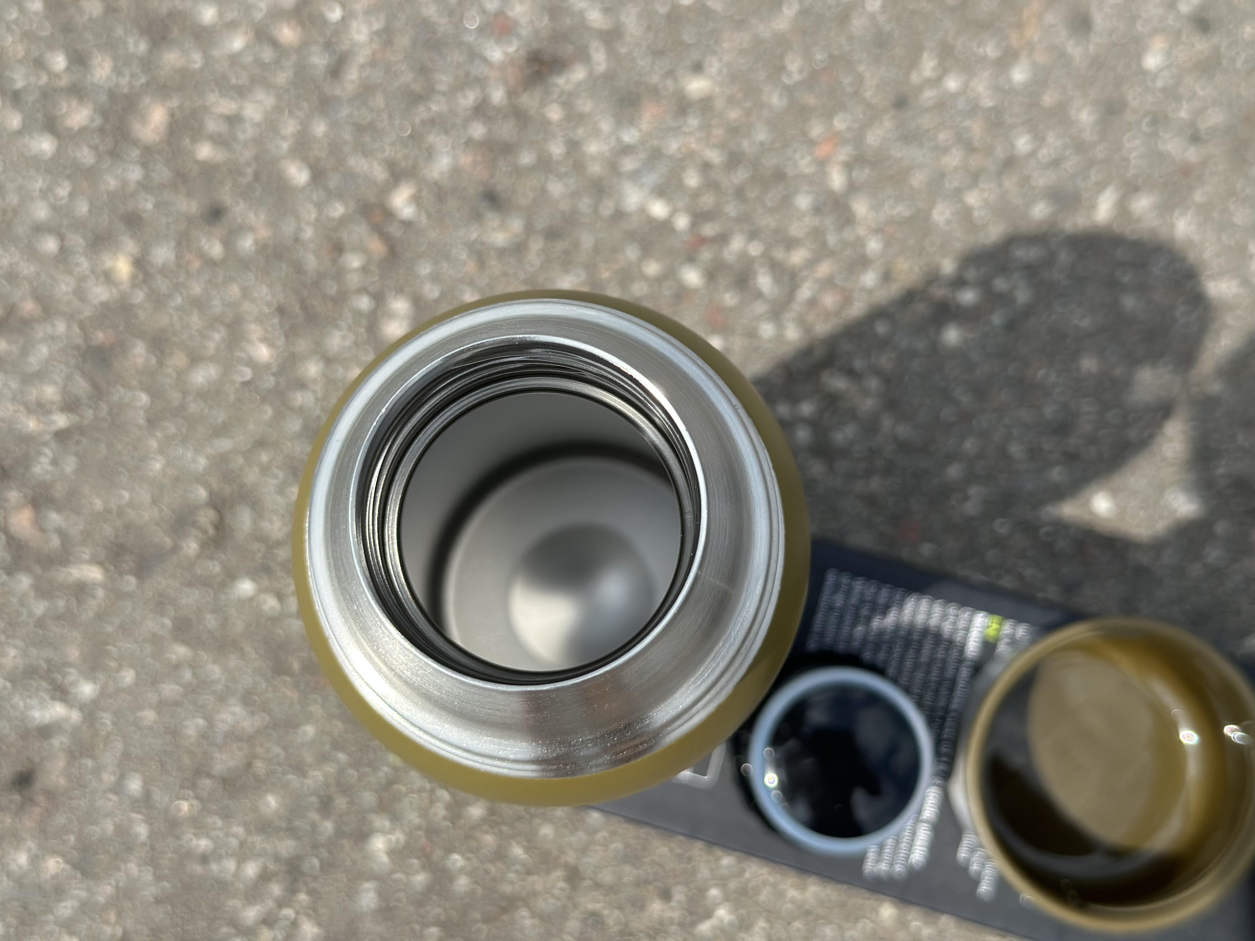 Термос для напитков Tramp expeditio с нержавейки держит 24 ч. 0,75 л (UTRC-031-olive) - фото 7 Термос для напитков Tramp expeditio с нержавейки держит 24 ч. 0,75 л (UTRC-031-olive) - фото 7