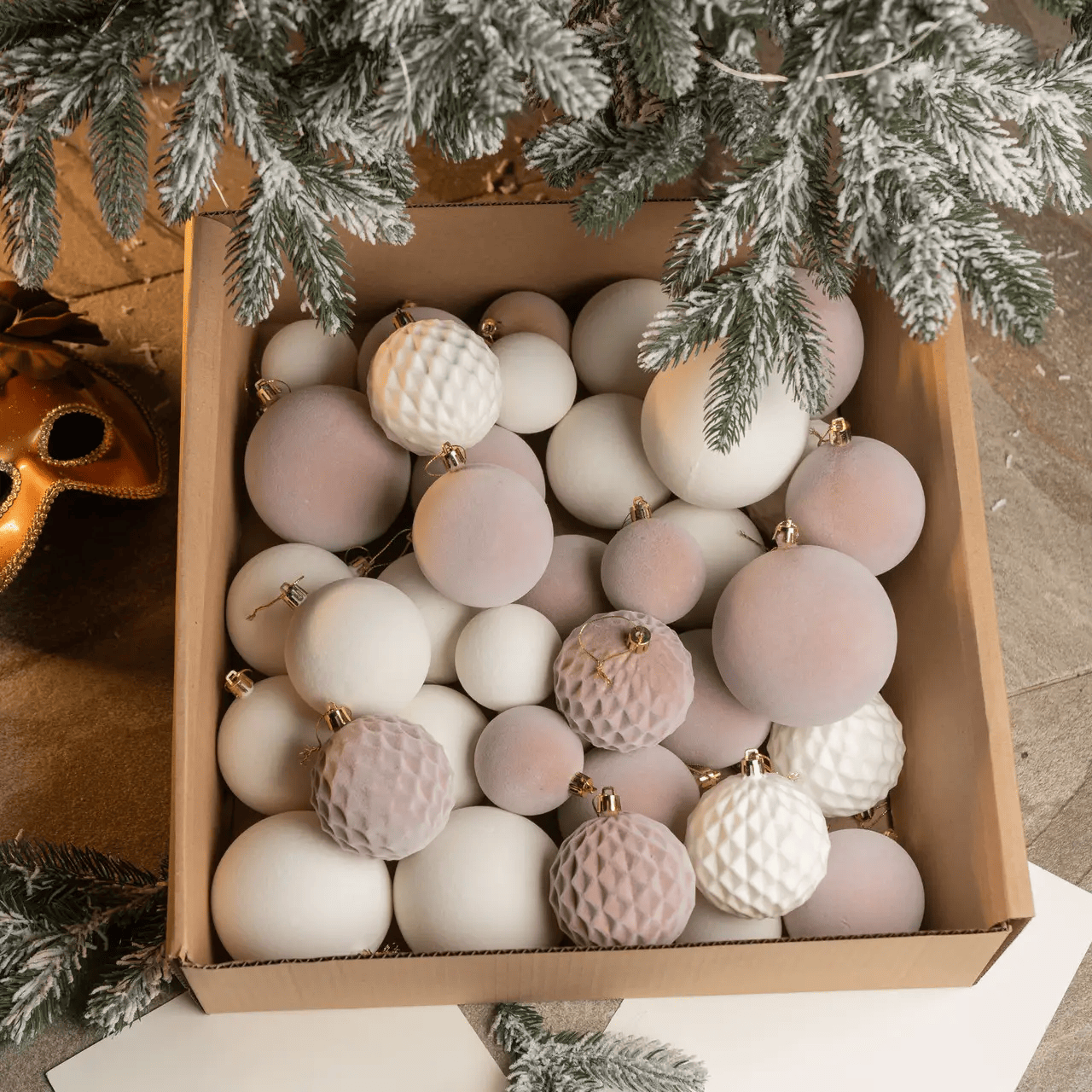 Набор шаров новогодних Бархат 40 шт. Бежевый (Бархат беж) - фото 2 Набор шаров новогодних Бархат 40 шт. Бежевый (Бархат беж) - фото 2