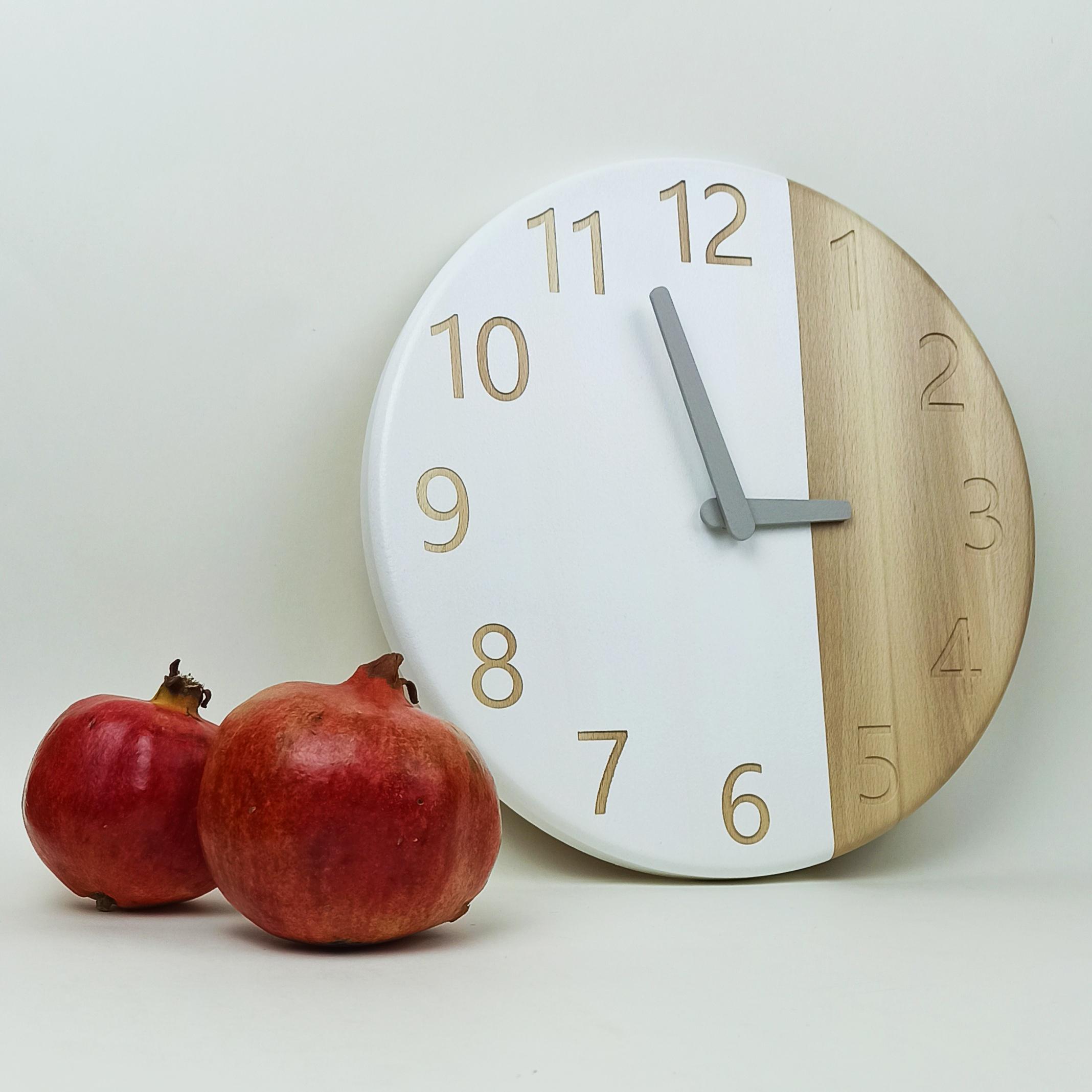 Настенные часы круглые из натурального дерева  31 см Белый (00004)