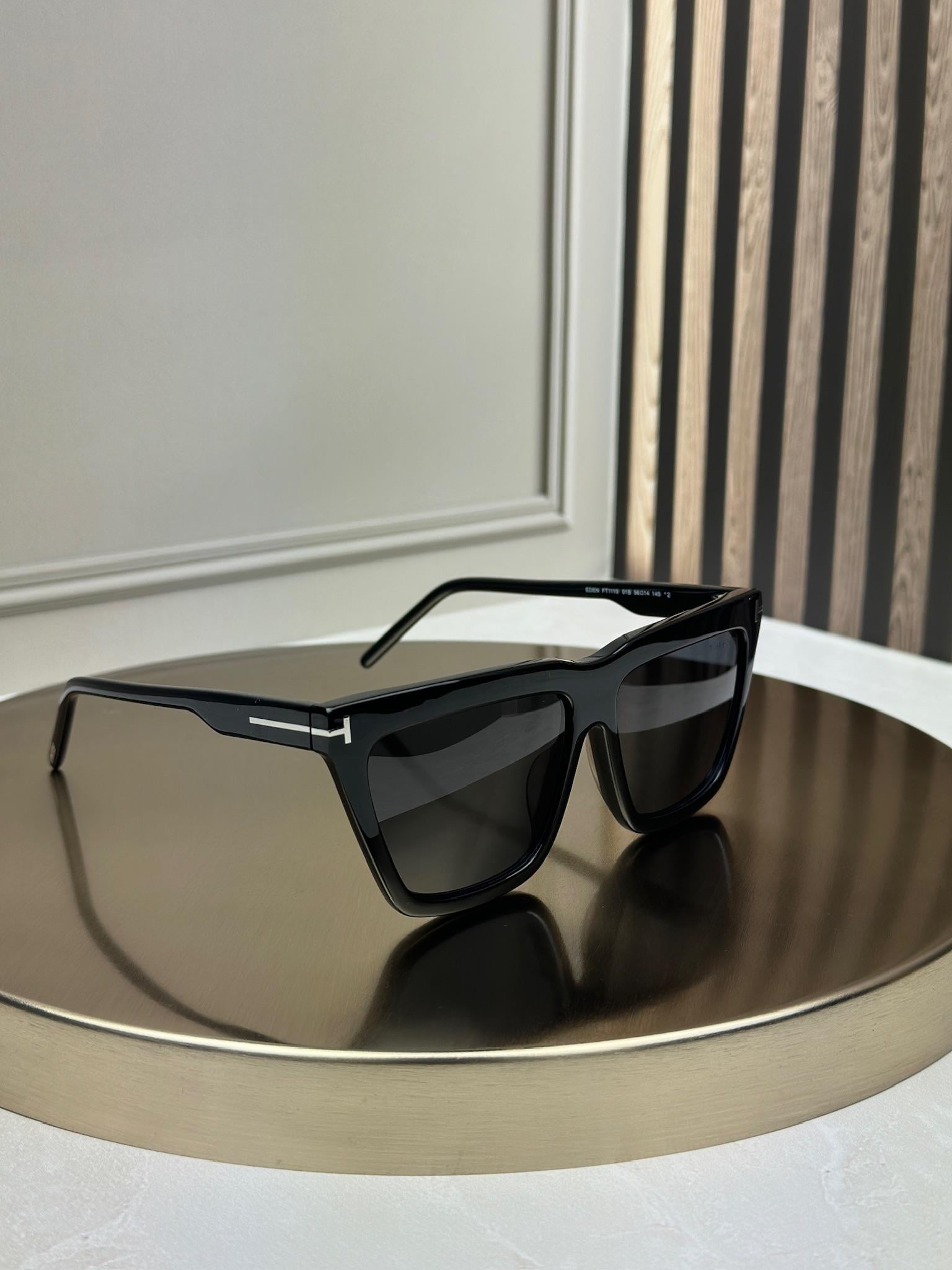 Солнцезащитные очки Tom Ford FT1110 квадратные геометрические темная линза унисекс Черный