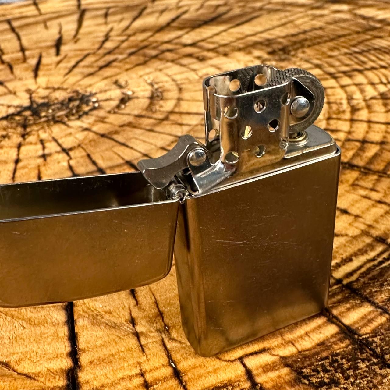 Зажигалка бензиновая ZIPPO STREET CHROME хромированная в подарочной коробке - фото 3 Зажигалка бензиновая ZIPPO STREET CHROME хромированная в подарочной коробке - фото 3