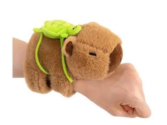 Мягкая игрушка-браслет Капибара с ракушкой (31369918)