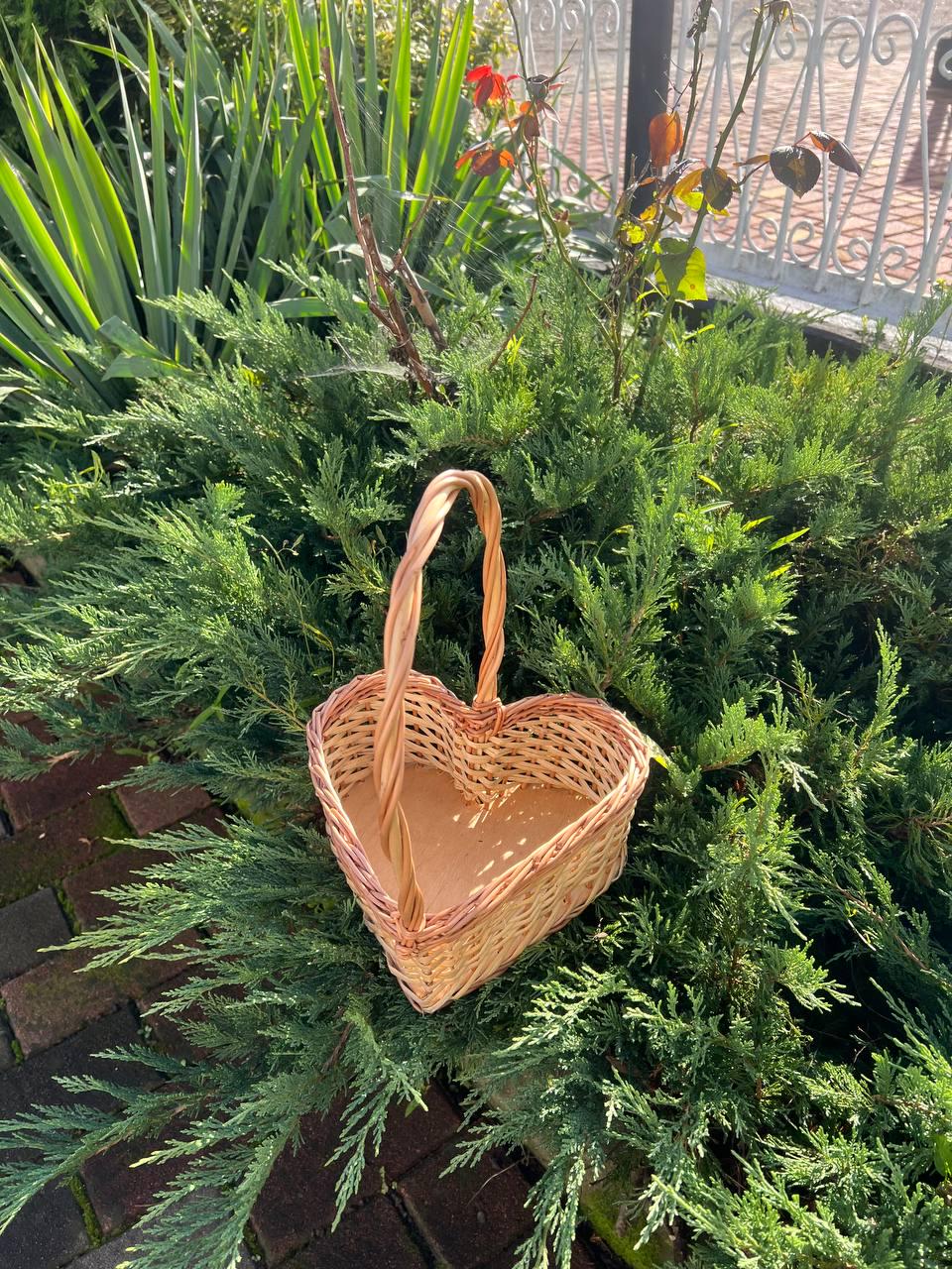 Корзина плетеная из лозы в форме сердца Сімейний Затишок - фото 6 Корзина плетеная из лозы в форме сердца Сімейний Затишок - фото 6
