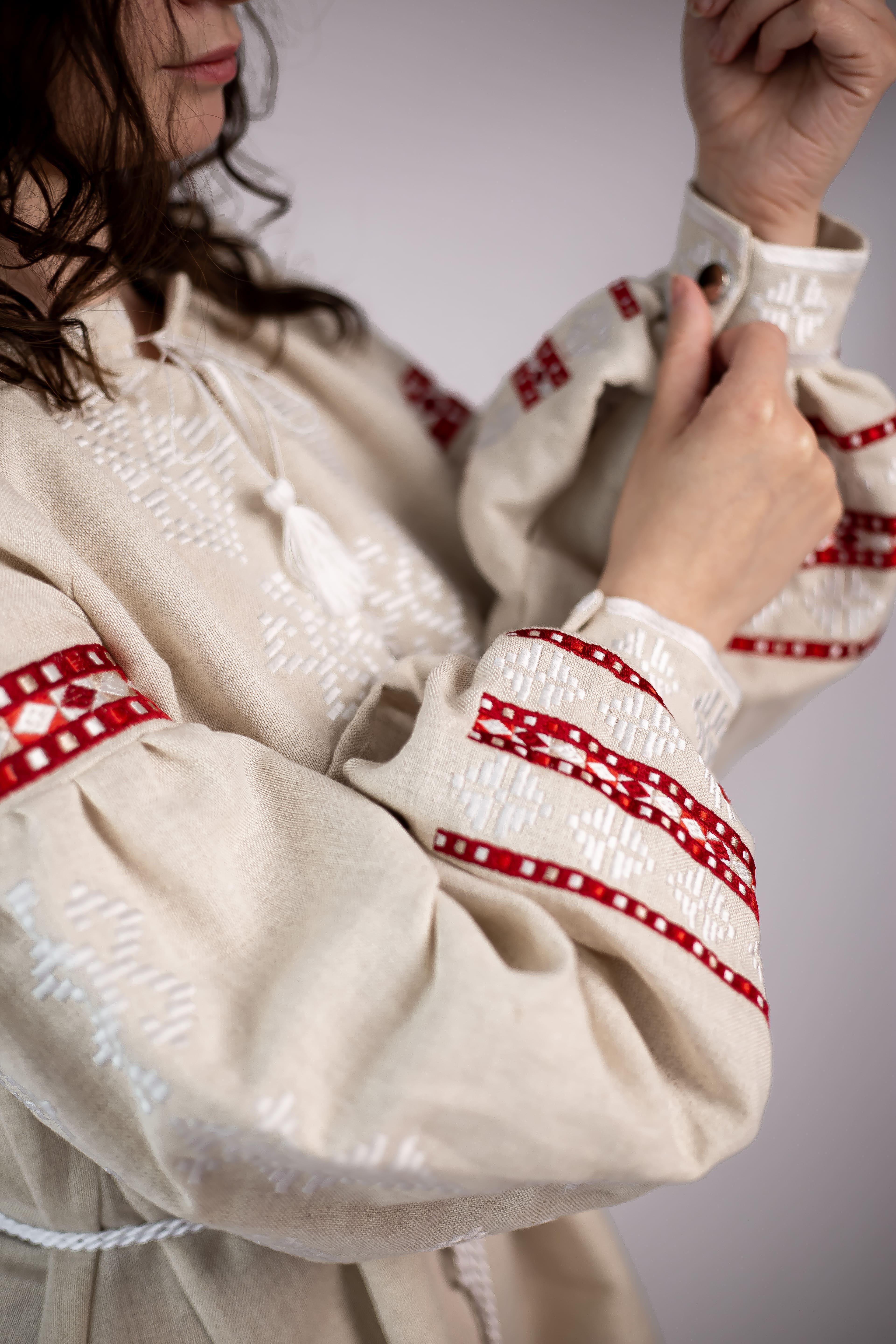 Вышиванка женская из хлопка и льна M Бежевый с красным (8313) - фото 2