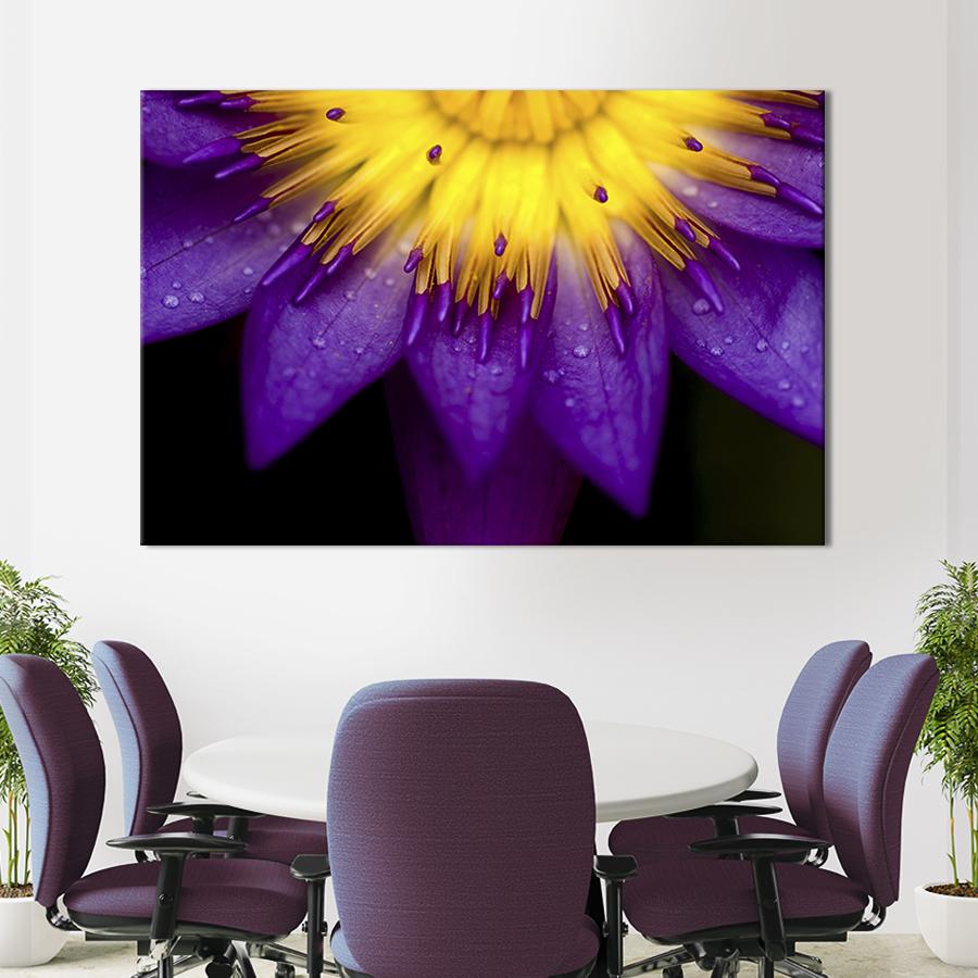 Картина на холсте Яркий цветок 51x34 см (218-1)