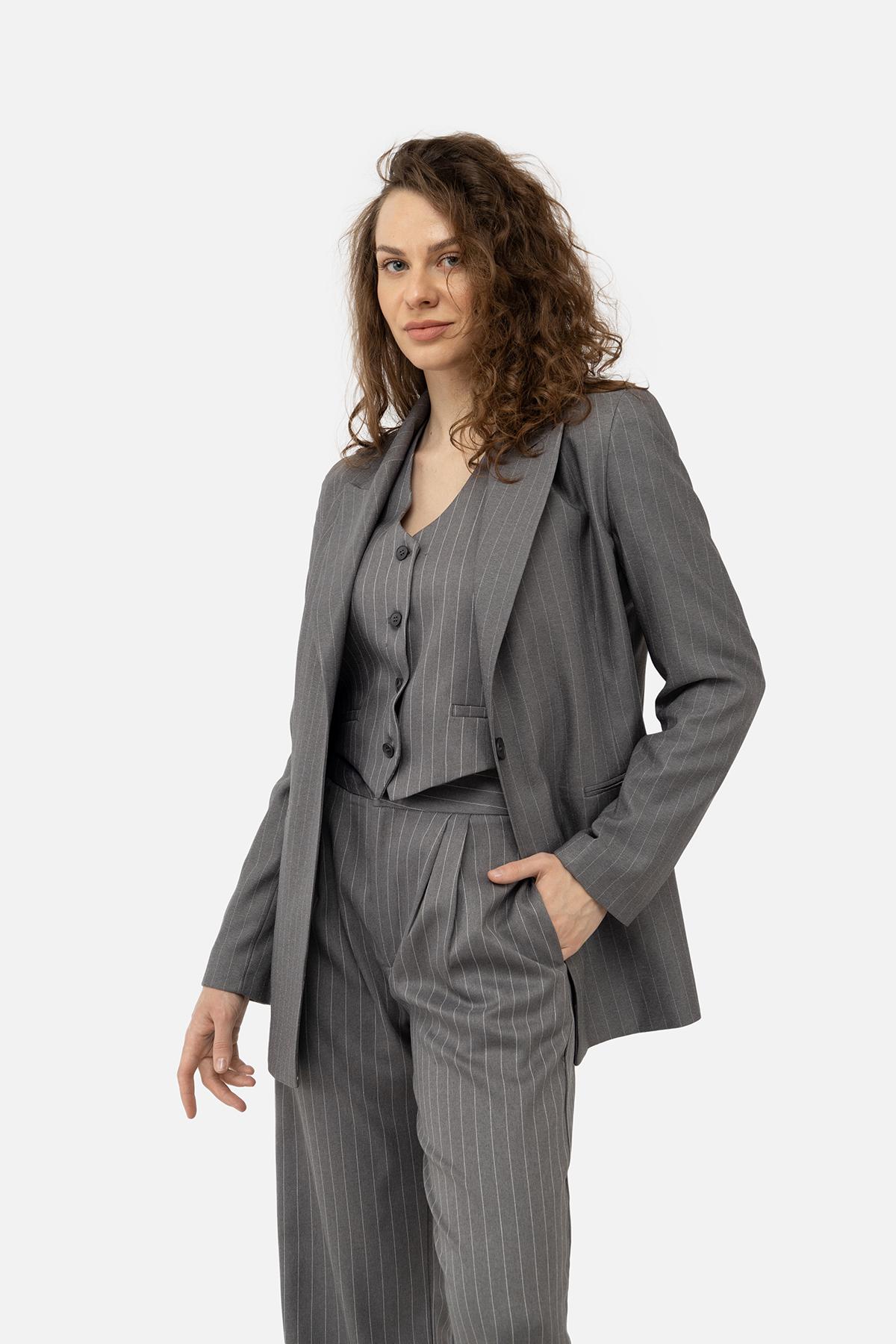 Жакет женский Yuki ЦБ-00242169 р. 50 Серый (SKT000963770) - фото 2 Жакет женский Yuki ЦБ-00242169 р. 50 Серый (SKT000963770) - фото 2