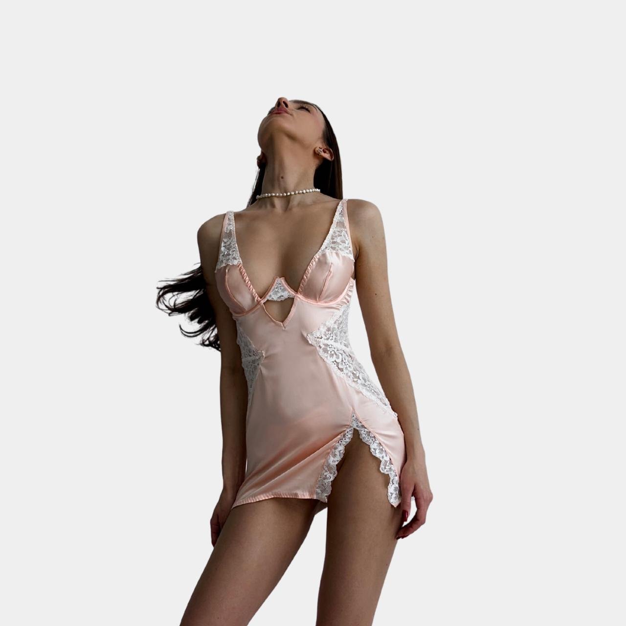 Пеньюар жіночий сатиновий з мереживом M Персиковий (718/23)